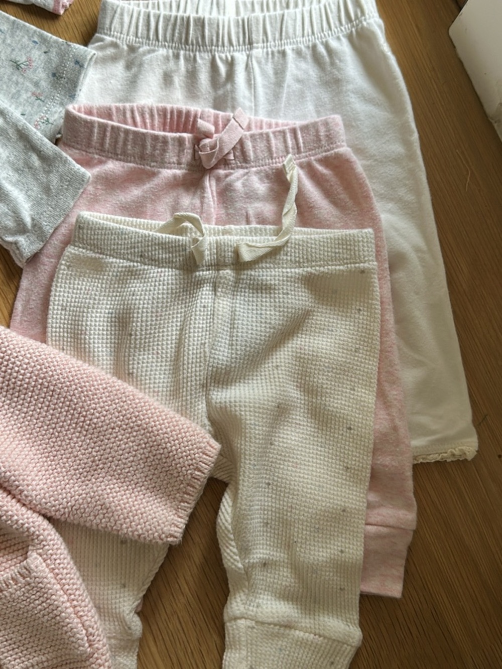 Newborn/ 0-3m 23 piece baby girl bundle - Picture 4 of 11